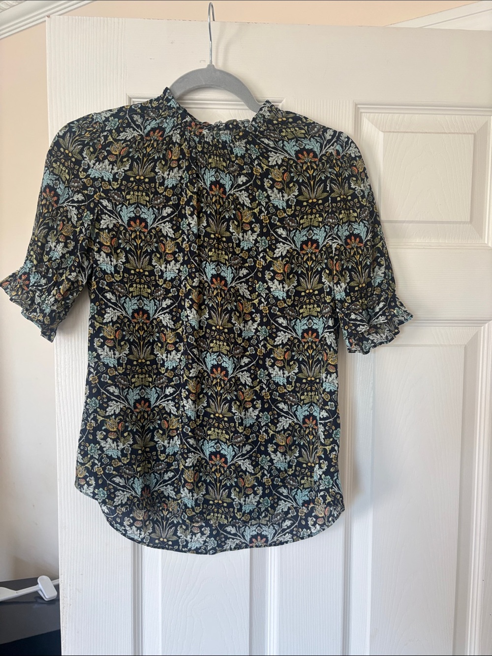 GO BY GO SILK Navy Floral Short Sleeve Top